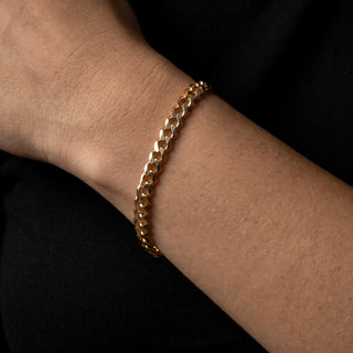 Curb Link Bracelet 10K Yellow Gold 7inch/4.8mm worn on the wrist