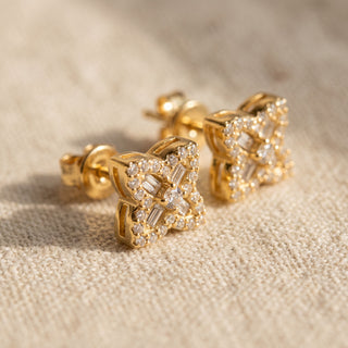 Close-up of the gold vermeil baguette flower showing the pave border and concave square outline